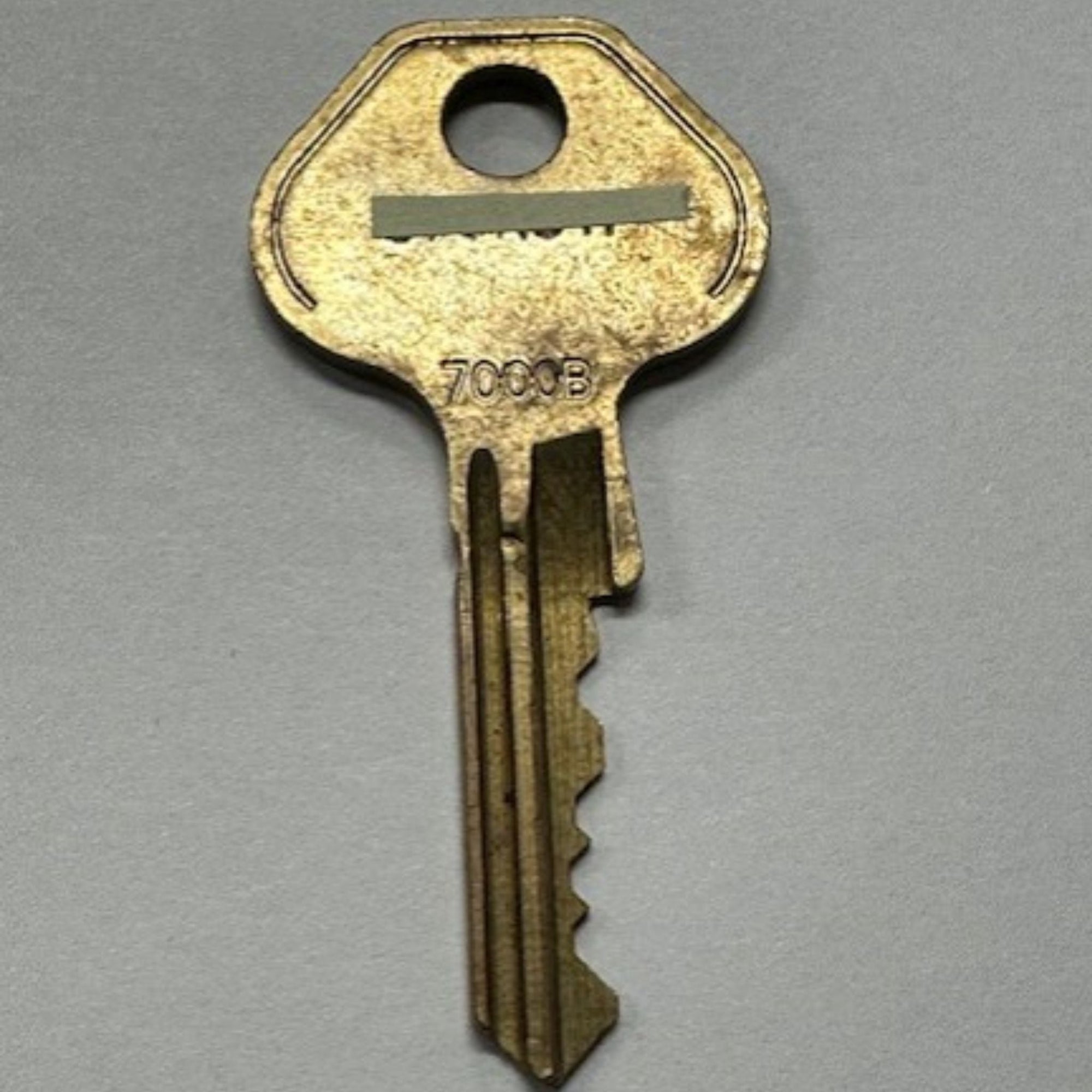 Master Lock K7000 2001 Cut Key for W7000 Hockey Puck Lock Padlocks - The Lock Source