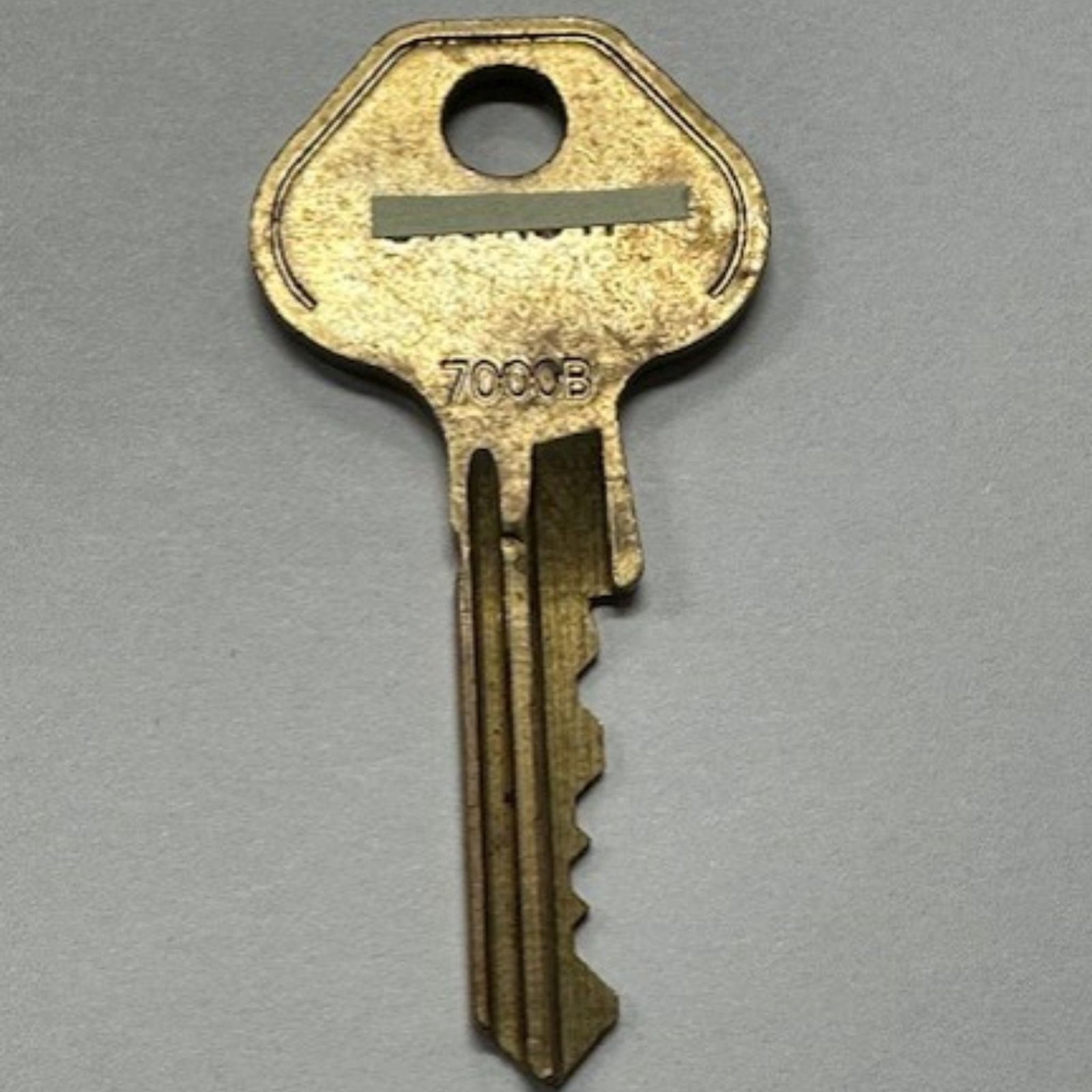 Master Lock K7000 2001 Cut Key for W7000 Hockey Puck Lock Padlocks - The Lock Source